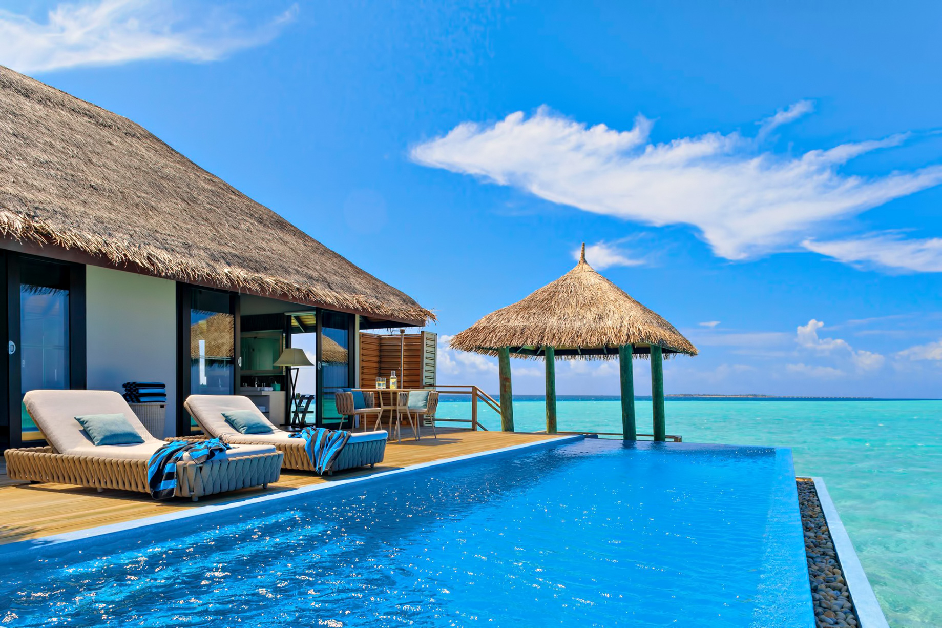 080-Velassaru-Maldives-Luxury-Resort-–-South-Male-Atoll-Maldives-Over-Water-Suite-Pool.jpg